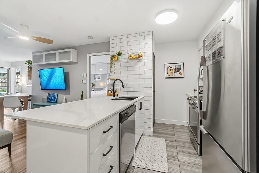 110 189 E 16th Avenue Vancouver, BC - 10