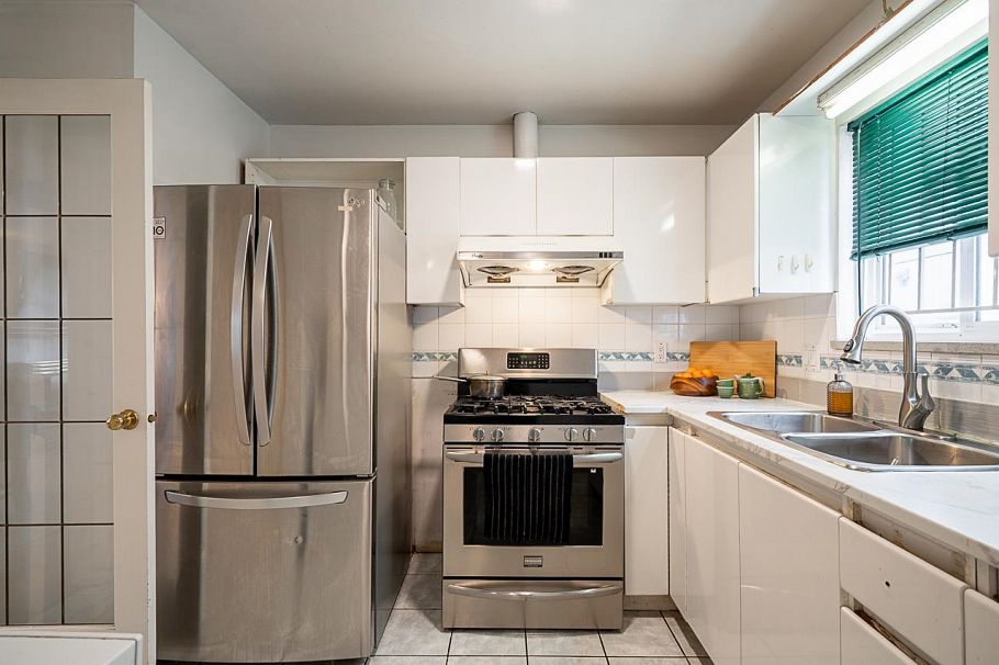 1407 E 12th Avenue Vancouver, BC - 5