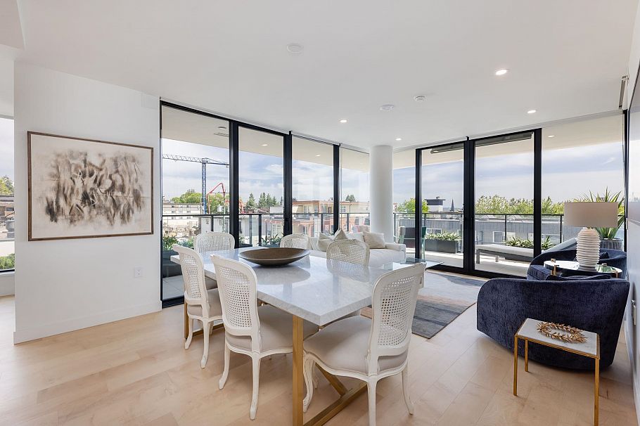 302 135 E 13th Street North Vancouver, BC - 4