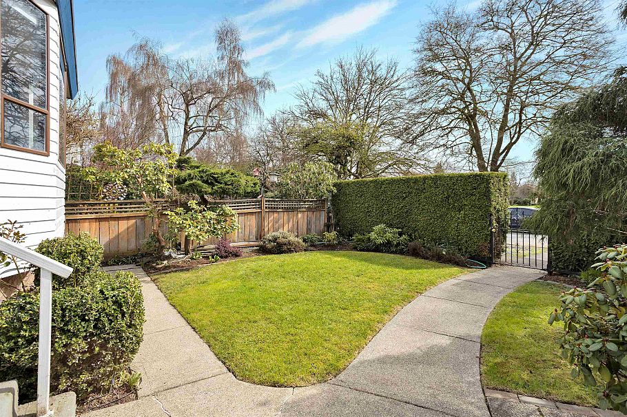 3281 W 30th Avenue Vancouver, BC - 2