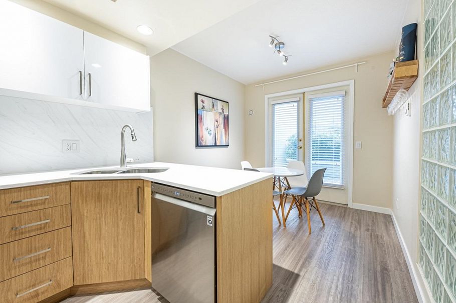 206 3151 Woodbine Drive North Vancouver, BC - 11