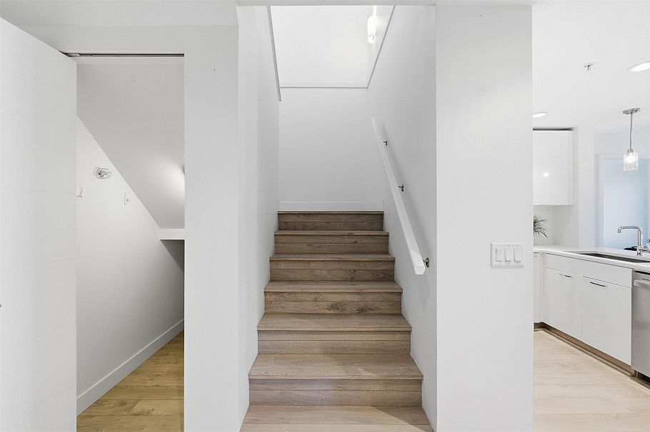 605 719 W 3rd Street North Vancouver, BC - 17