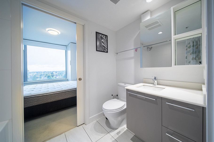 2401 8131 Nunavut Lane Vancouver, BC - 10