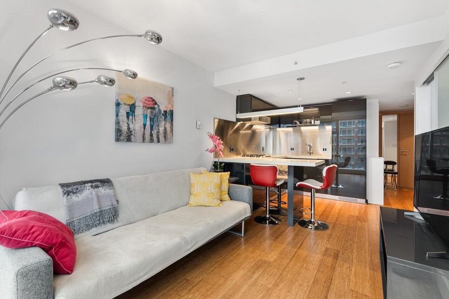 2011 777 Richards Street Vancouver, BC - 3