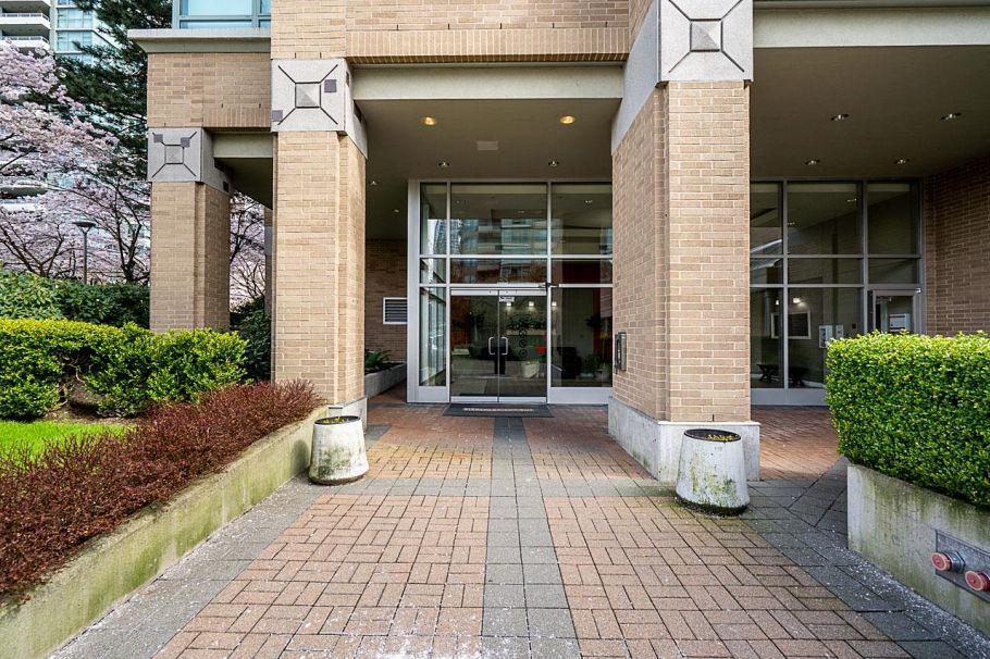 2504 4398 Buchanan Street Burnaby, BC - 2