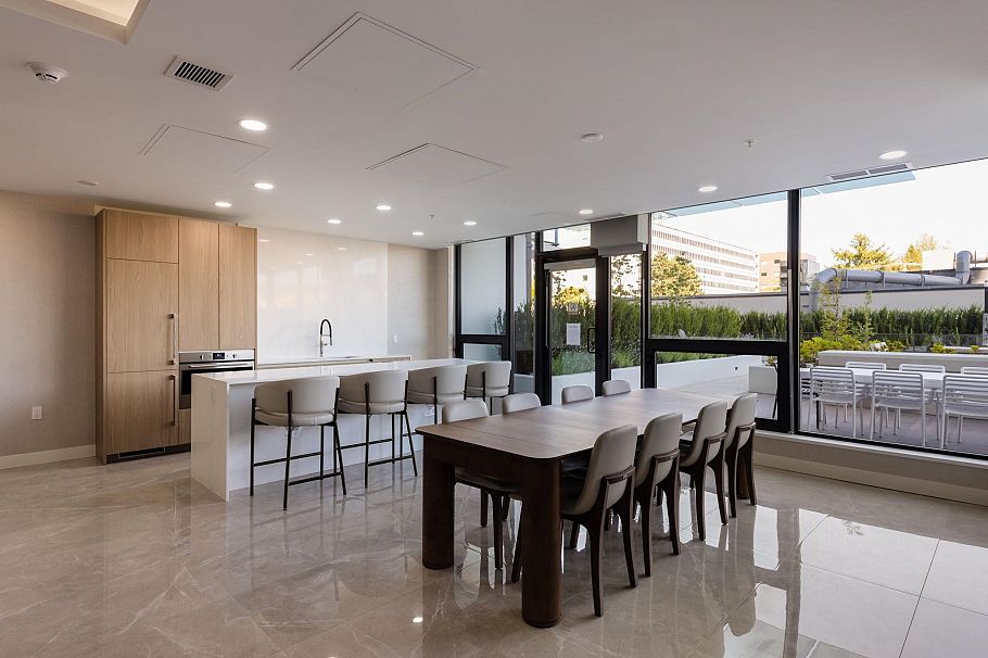 302 135 E 13th Street North Vancouver, BC - 19