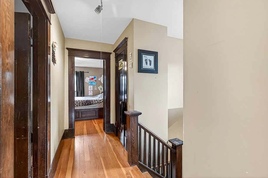 2631 E Pender Street Vancouver, BC - 11