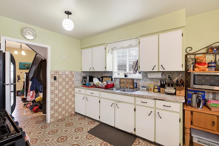 2631 E Pender Street Vancouver, BC - 5