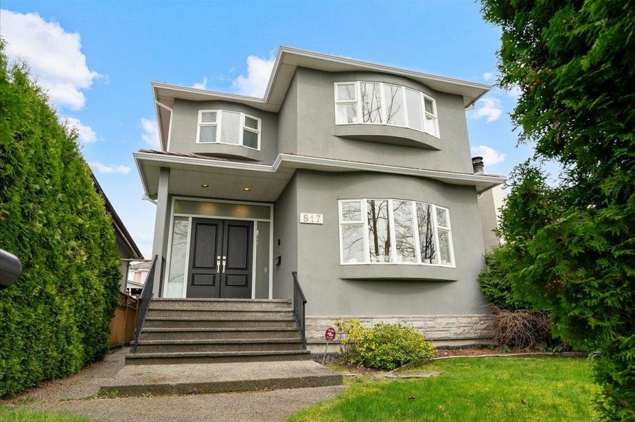 817 W 60th Avenue Vancouver, BC - 1