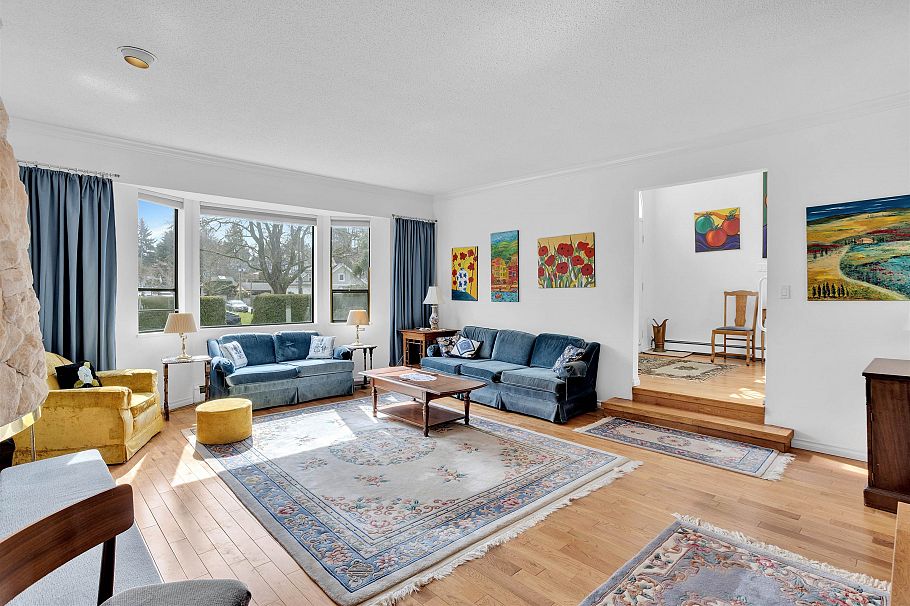 3281 W 30th Avenue Vancouver, BC - 4