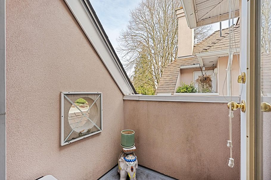 104 225 E 6th Street North Vancouver, BC - 17