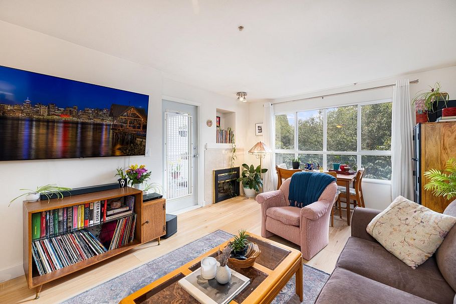 207 5355 Boundary Road Vancouver, BC - 1