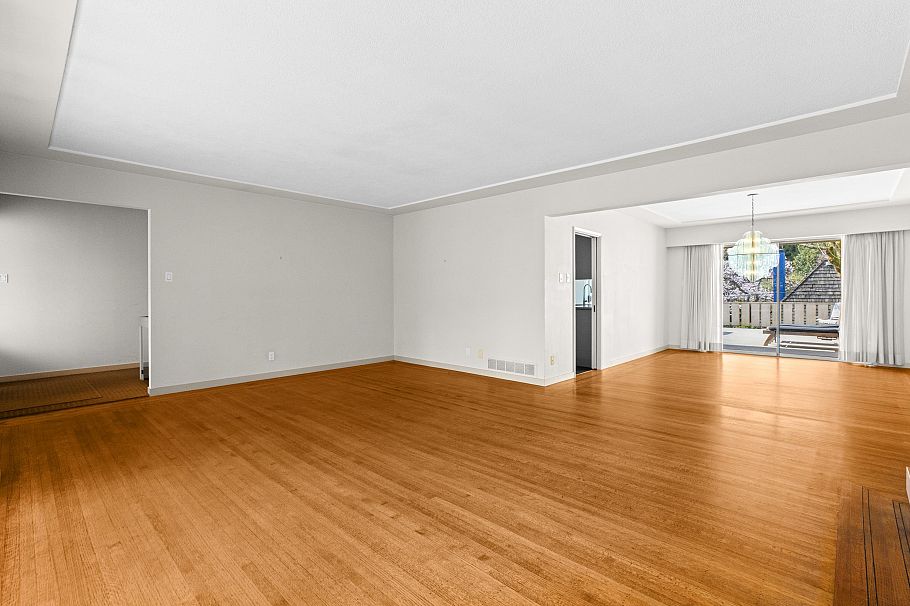 6297 Mackenzie Street Vancouver, BC - 7