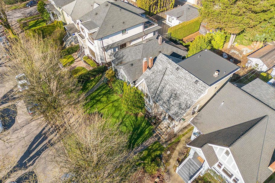 2861 W 15th Avenue Vancouver, BC - 13