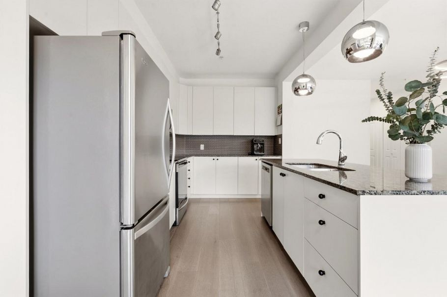 210 6268 Eagles Drive Vancouver, BC - 4