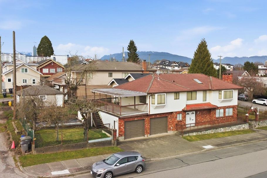 2693 E Georgia Street Vancouver, BC - 10