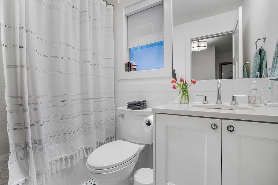 3558 Everglade Place North Vancouver, BC - 25