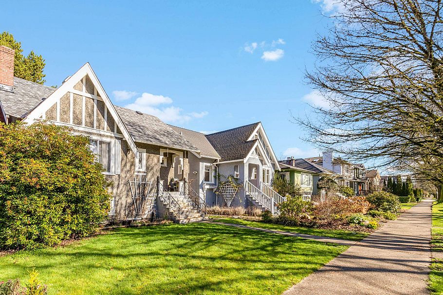 2861 W 15th Avenue Vancouver, BC - 3