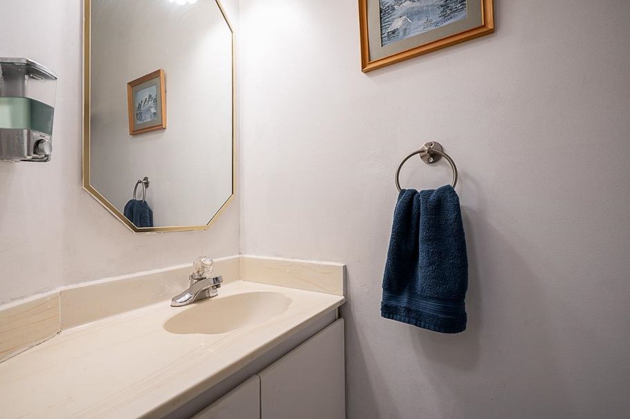 1407 E 12th Avenue Vancouver, BC - 18