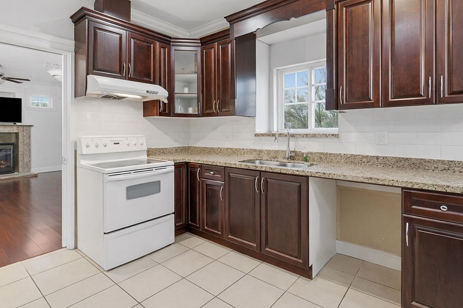 1389 E 54th Avenue Vancouver, BC - 4