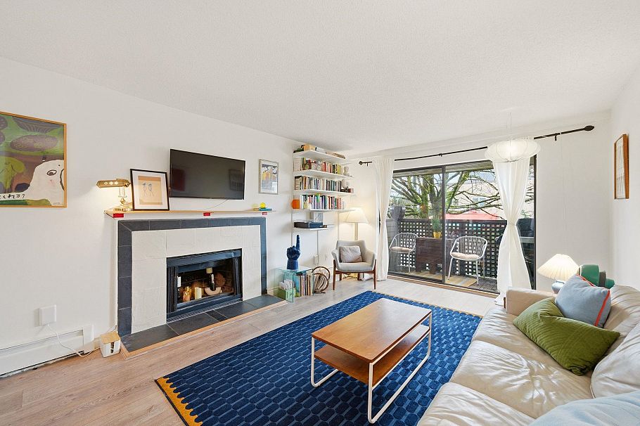 207 2215 Dundas Street Vancouver, BC - 1