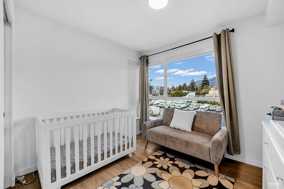 1 533 E 3rd Street North Vancouver, BC - 27