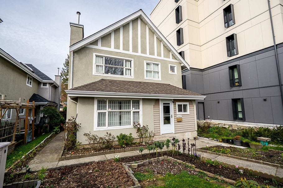 1407 E 12th Avenue Vancouver, BC - 32