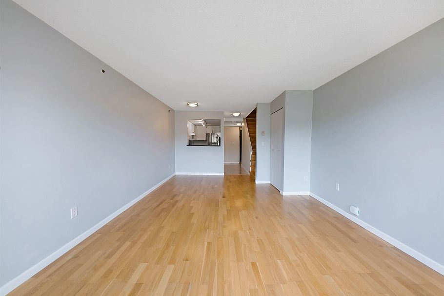 8 1355 W 4th Avenue Vancouver, BC - 9