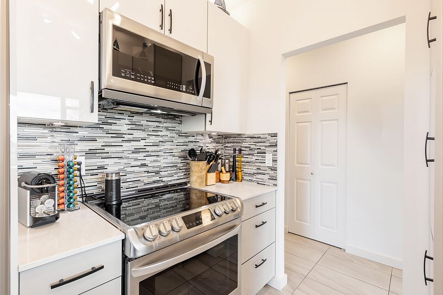 304 160 W Keith Road North Vancouver, BC - 20