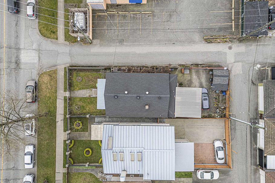 3309 E 29th Avenue Vancouver, BC - 4