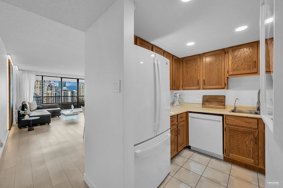 1703 6595 Willingdon Avenue Burnaby, BC - 2