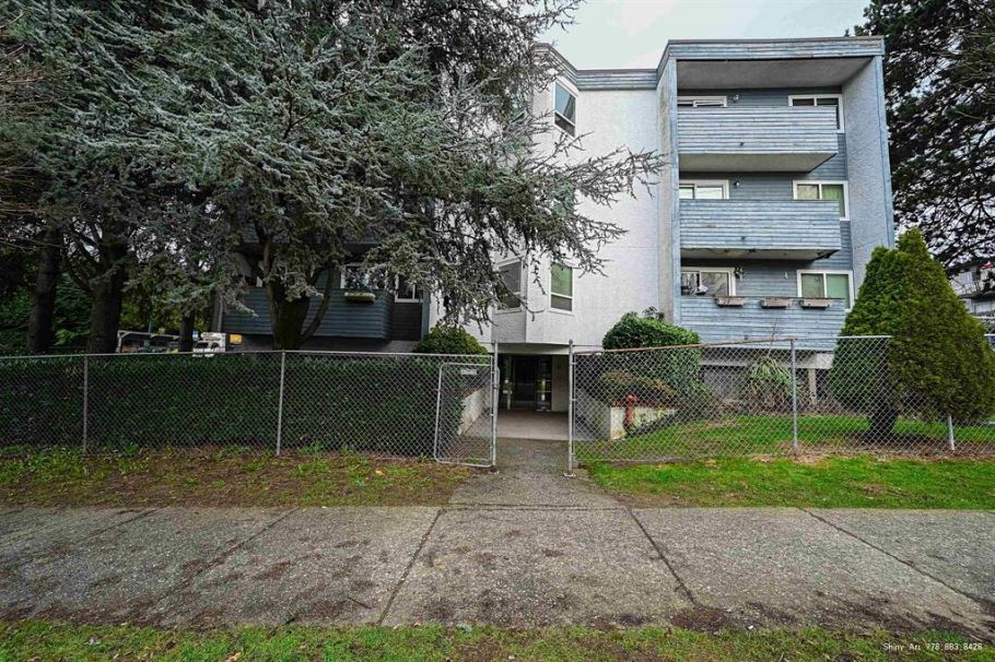 406 16 Lakewood Drive Vancouver, BC - 4