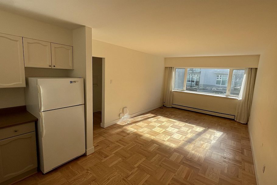 304 2430 Point Grey Road Vancouver, BC - 5