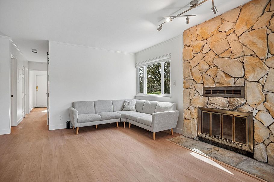 602 E 13th Avenue Vancouver, BC - 8