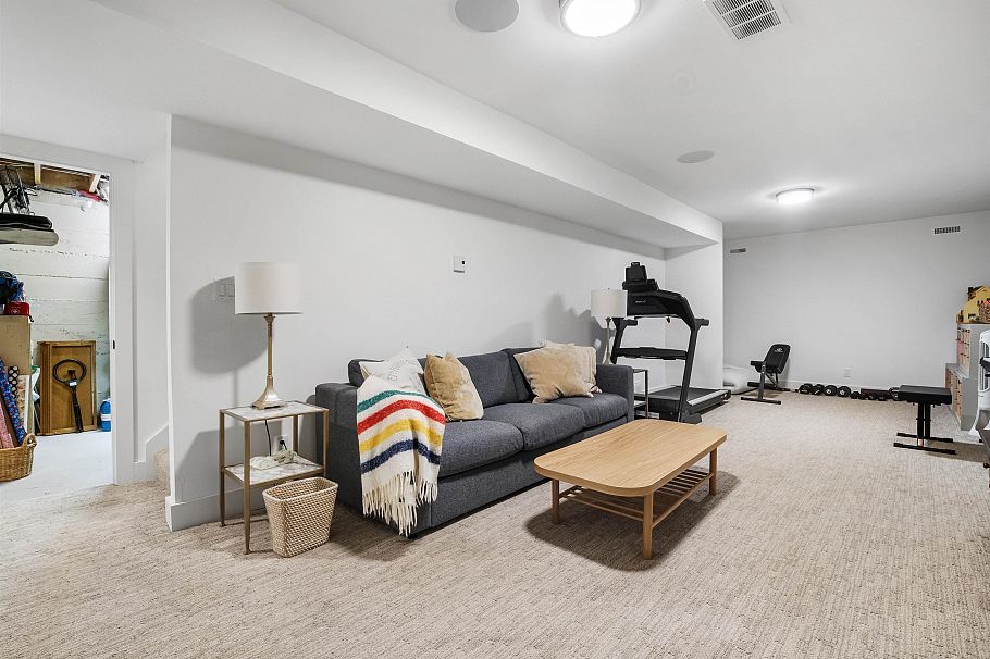 3558 Everglade Place North Vancouver, BC - 27