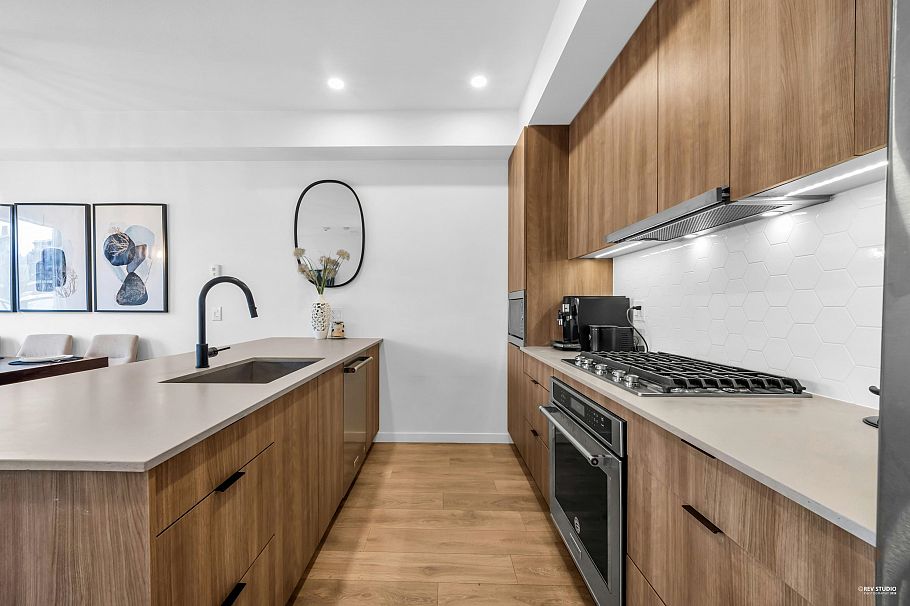 1 533 E 3rd Street North Vancouver, BC - 7