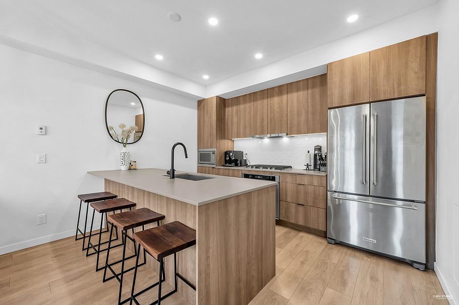 1 533 E 3rd Street North Vancouver, BC - 6