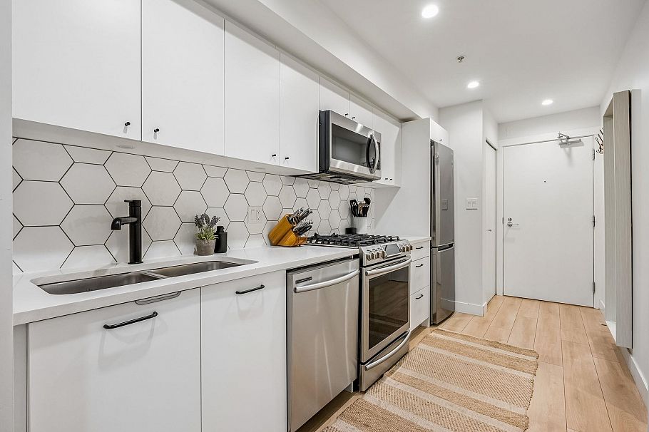 201 1519 Crown Street North Vancouver, BC - 13