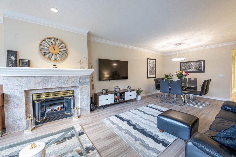 206 3151 Woodbine Drive North Vancouver, BC - 2