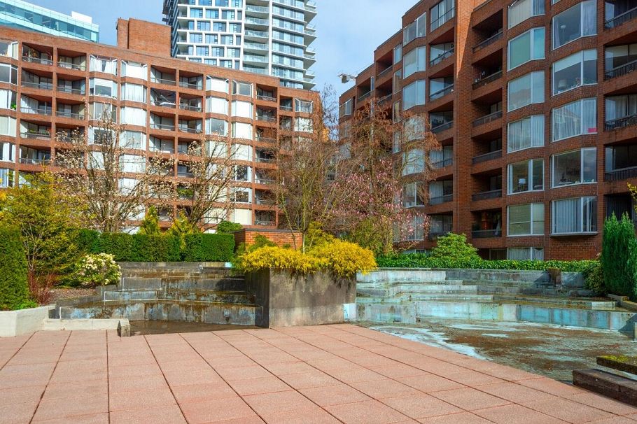 211 950 Drake Street Vancouver, BC - 12