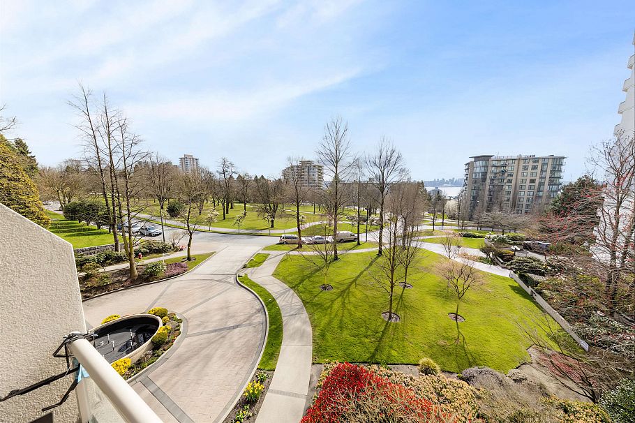 304 160 W Keith Road North Vancouver, BC - 17