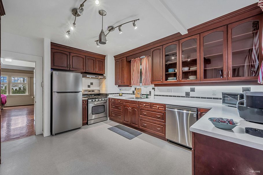 3174 W 10th Avenue Vancouver, BC - 11