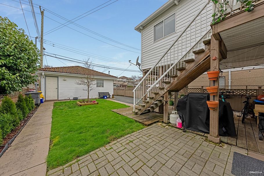 3450 Monmouth Avenue Vancouver, BC - 35