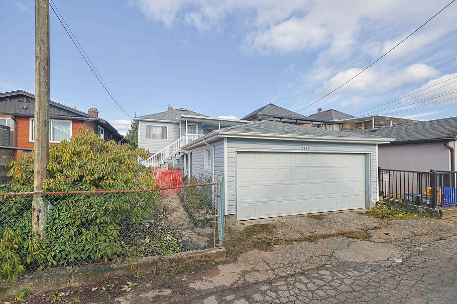 2584 E Georgia Street Vancouver, BC - 16