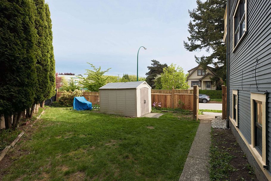 925 E 19th Avenue Vancouver, BC - 37