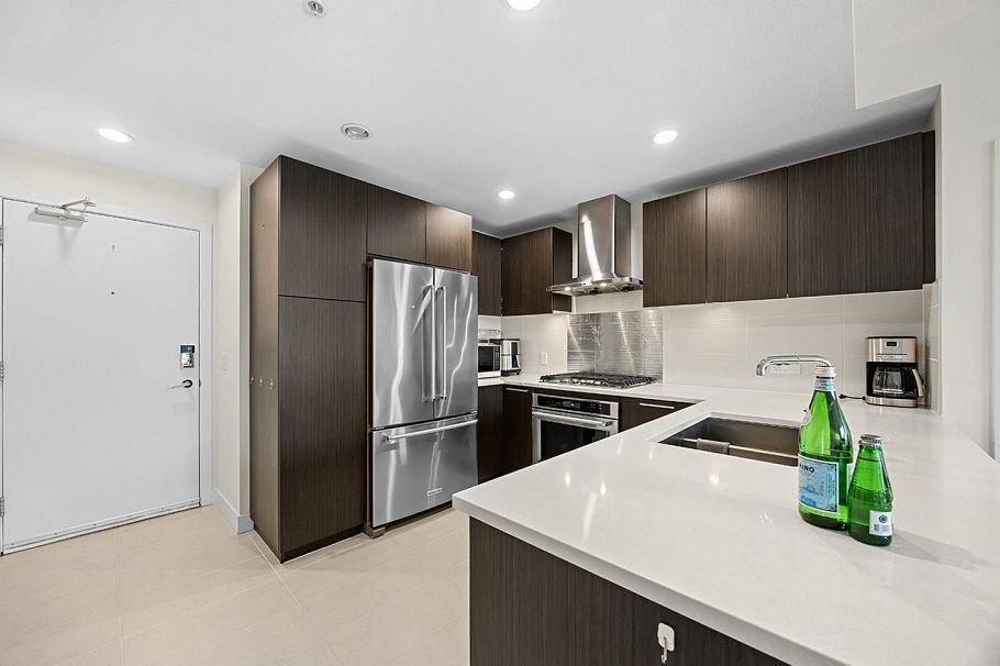 515 3462 Ross Drive Vancouver, BC - 3