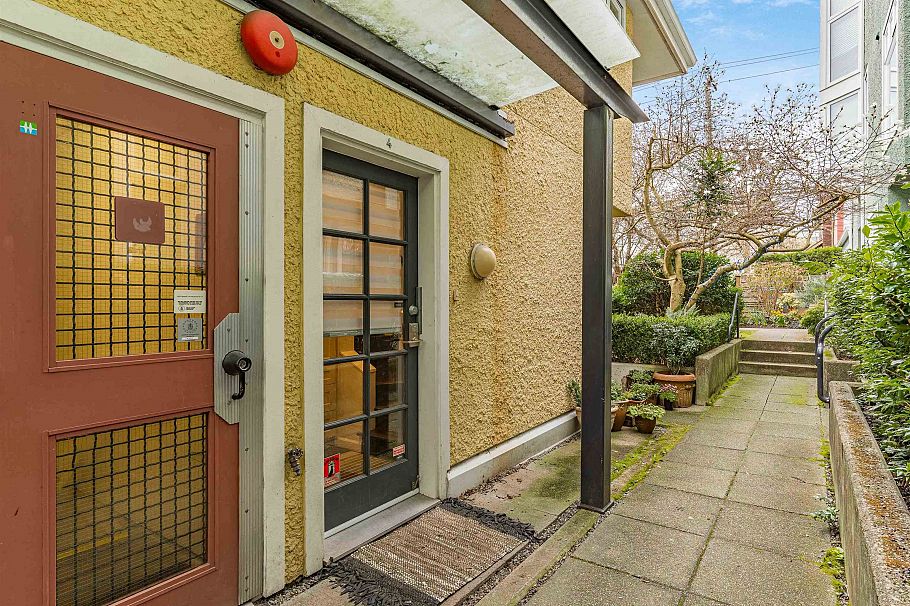 4 2315 W 10th Avenue Vancouver, BC - 2