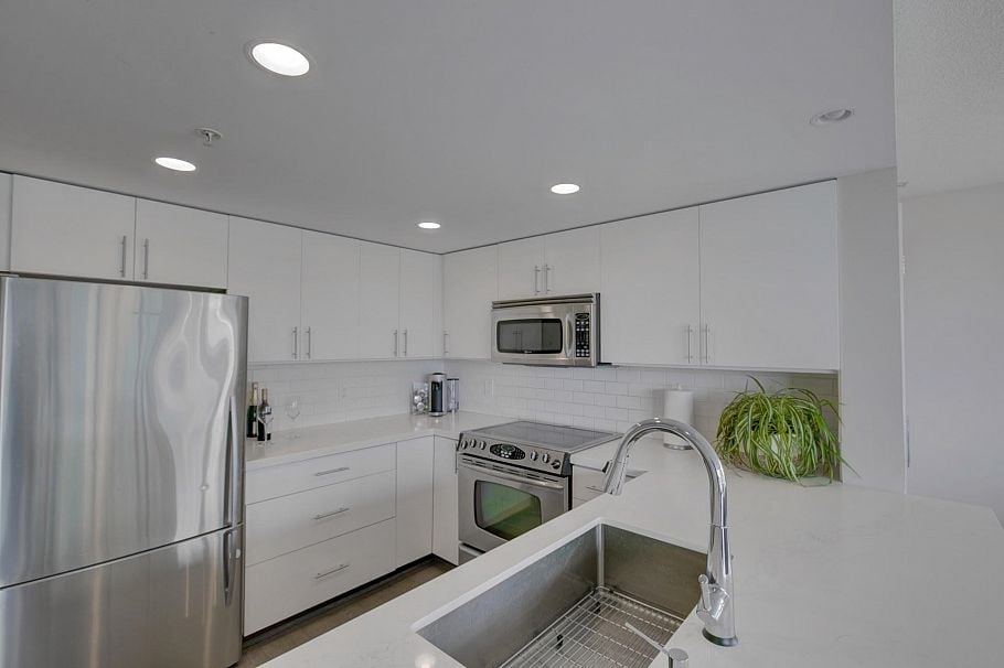 504 125 Milross Avenue Vancouver, BC - 4