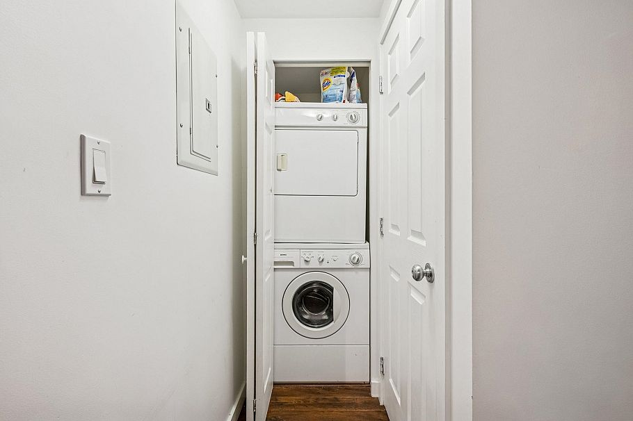 2819 W 13th Avenue Vancouver, BC - 24