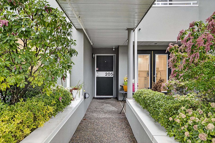 205 3151 Woodbine Drive North Vancouver, BC - 4